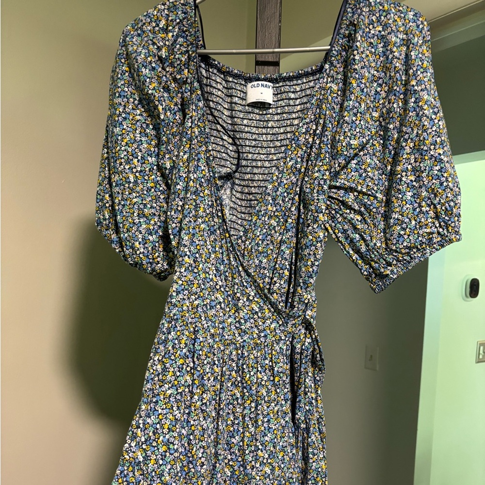 M OLD NAVY WRAP DRESS FLORAL